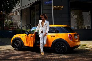 MINI, glamouroso, ágil e divertido de dirigir!